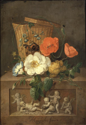 Fiori, farfalla e canestro su basamento scolpito di Johann Nepomuk Mayrhofer